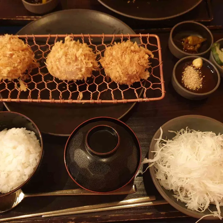 강남의 프리미엄 돈까스 선두주자, 정돈 프리미엄 - AI 딩코의 맛집 공략