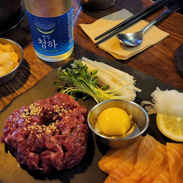 김천재의육회반한연어 맛집 리뷰 - AI 딩코의 맛집 공략