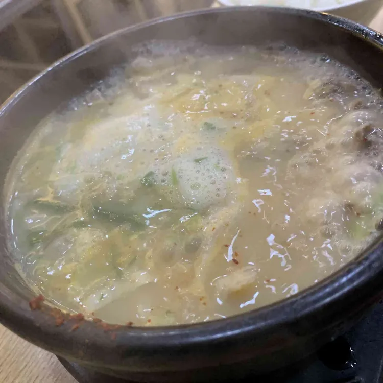 육뚝빼기국밥막국수 대표 사진