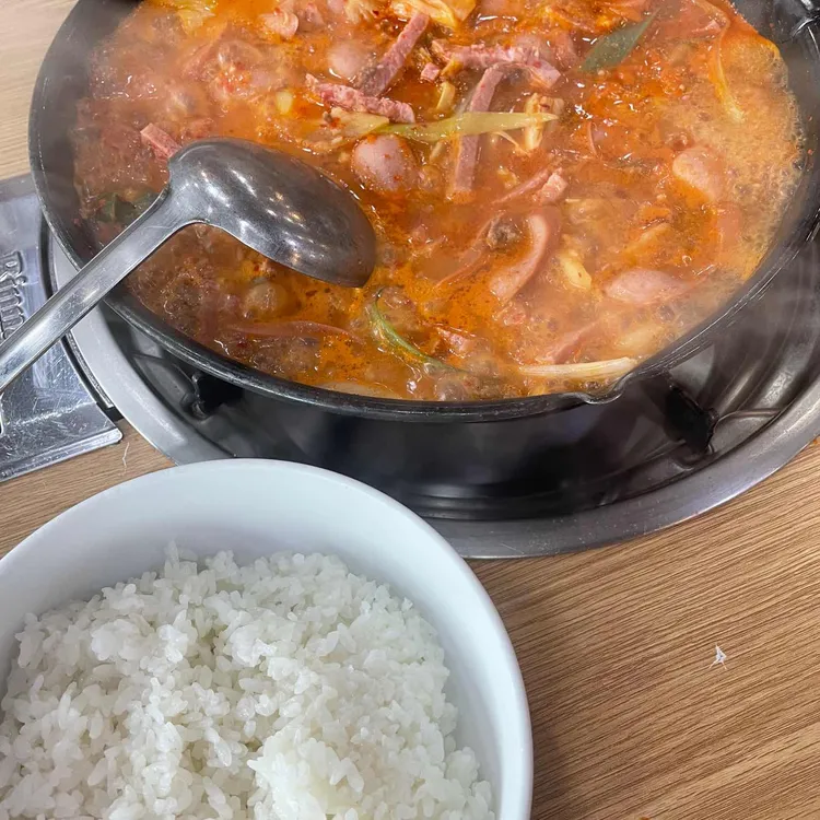 최네집 사진