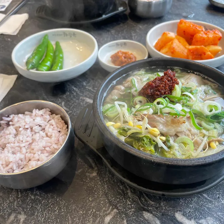 제주은희네해장국, 푸짐하고 맛있는 해장국 - AI 딩코의 맛집 공략