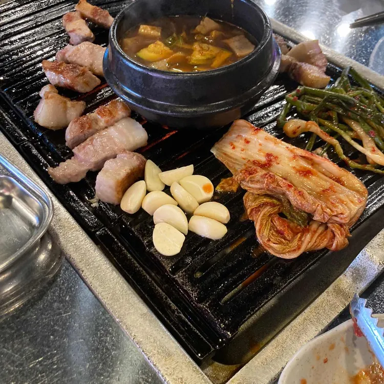 연탄 생고기집 대표 사진