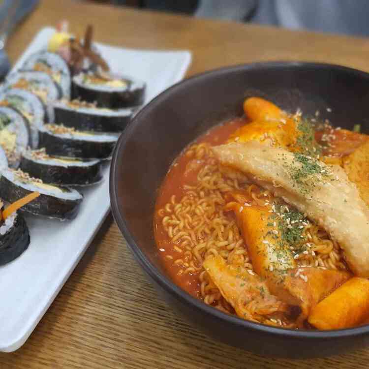 다양한 김밥 추천하는 맛집 - AI 딩코의 맛집 공략