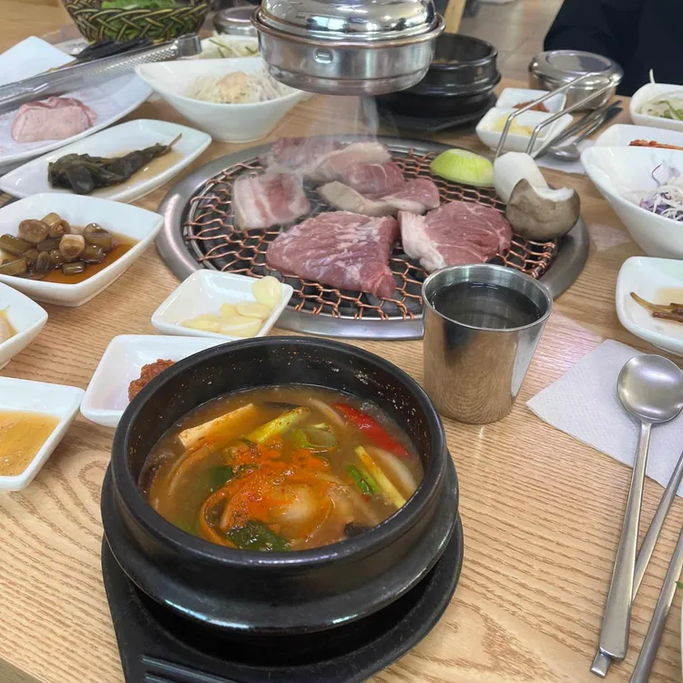 엄지흑돼지 대표 사진