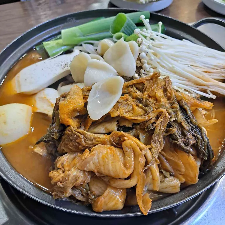 신촌감자탕해물뼈찜 맛집 리뷰 - AI 딩코의 맛집 공략