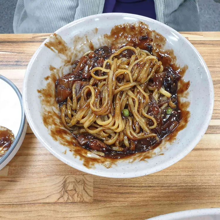아우성 대표 사진