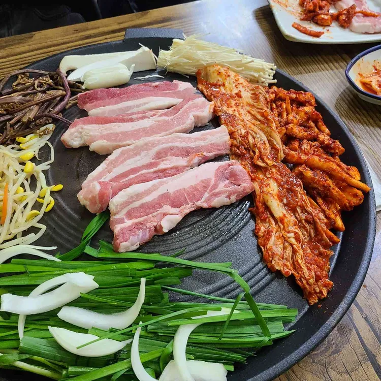 더덕솥뚜껑삼겹살 대표 사진