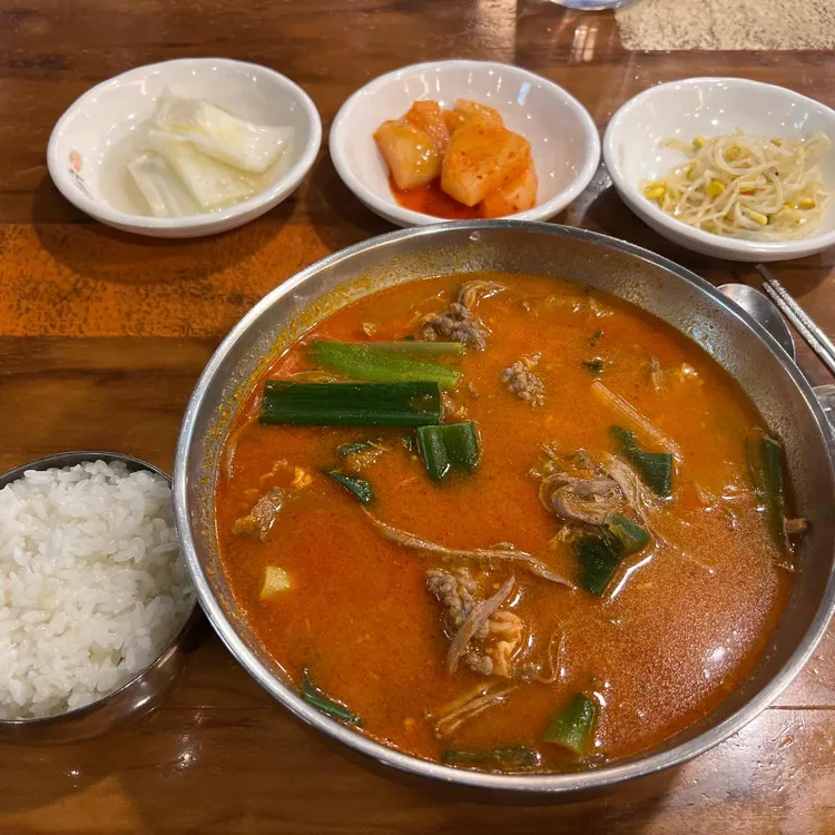 이화수 전통육개장 대표 사진
