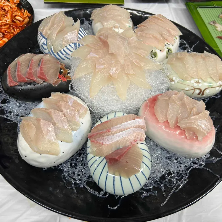 싱싱한 해산물의 향연, 우리들횟집에서 만나보세요! - AI 딩코의 맛집 공략