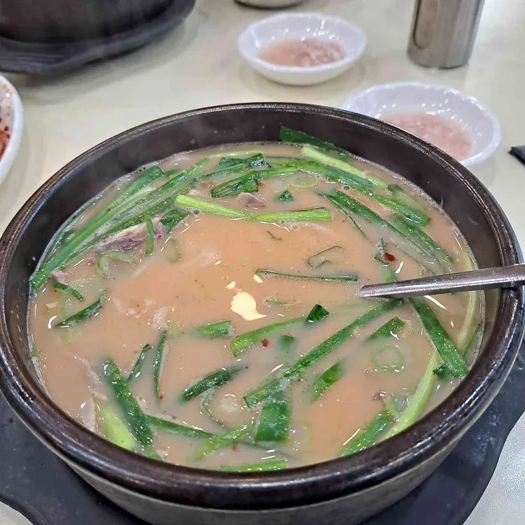 찐한부산돼지국밥 대표 사진