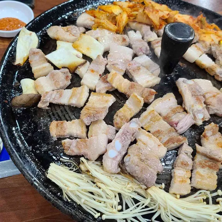 고향솥단지삼겹살 대표 사진