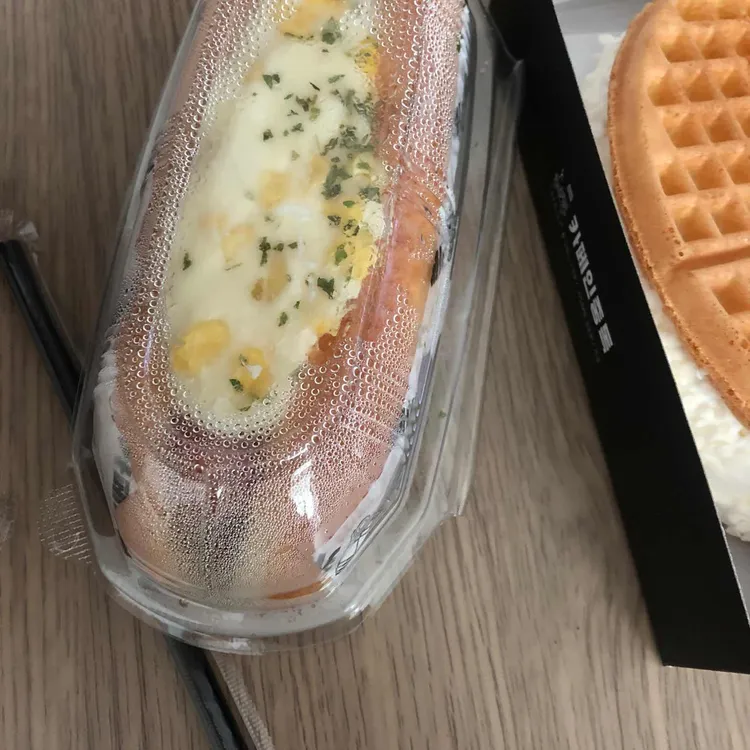 부산 범내골의 와플 맛집 카페인중독 - AI 딩코의 맛집 공략