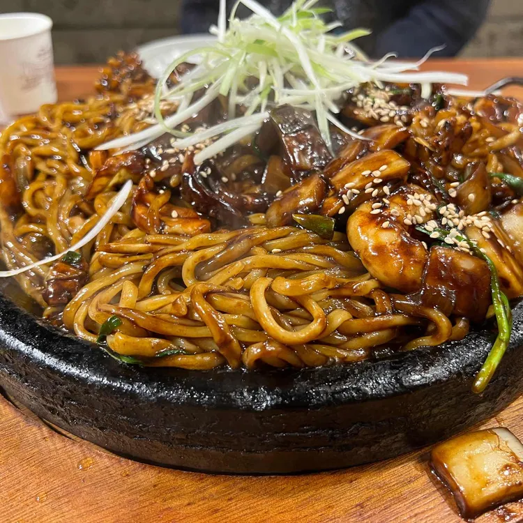 돌짜장의 명가, 파주돌짜장 - AI 딩코의 맛집 공략