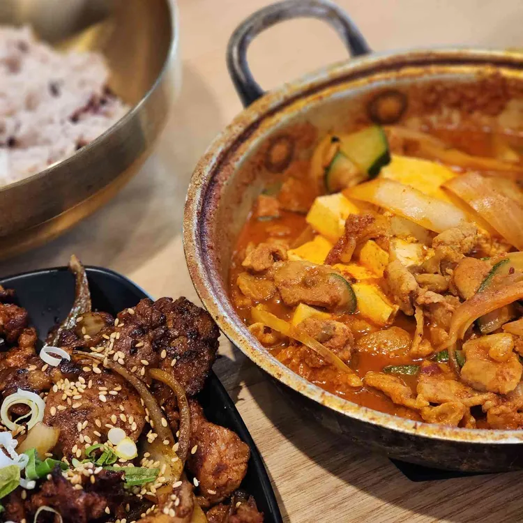 밥장인 돼지찌개 맛집 추천 - AI 딩코의 맛집 공략