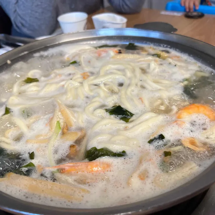 팔당원조칼제비칼국수, 국물의 맛이 일품! - AI 딩코의 맛집 공략