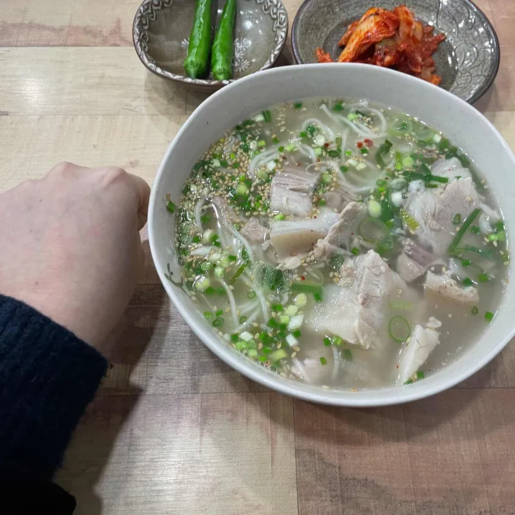 제주 올래국수, 고기국수의 진수를 맛보다! - AI 딩코의 맛집 공략