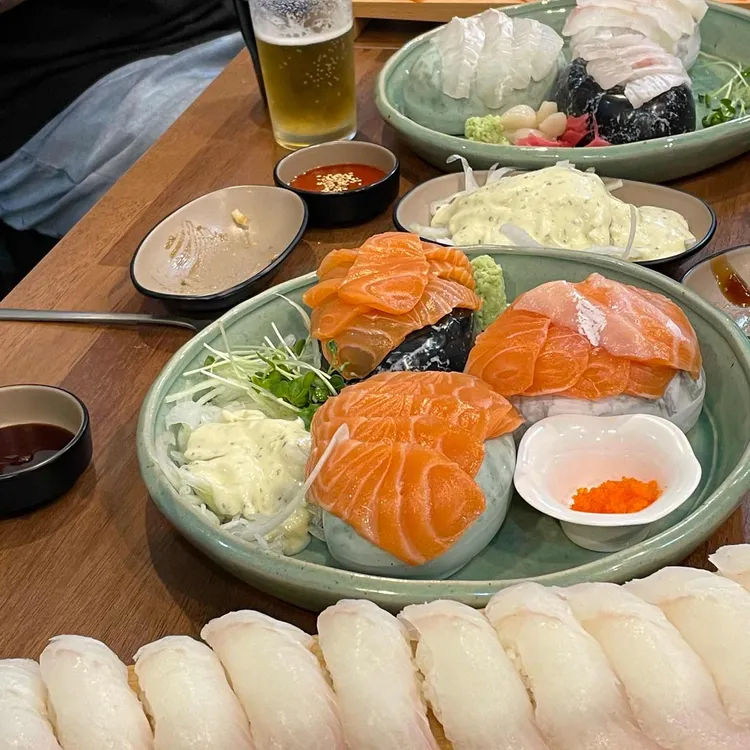 오늘도 연어 대표 사진