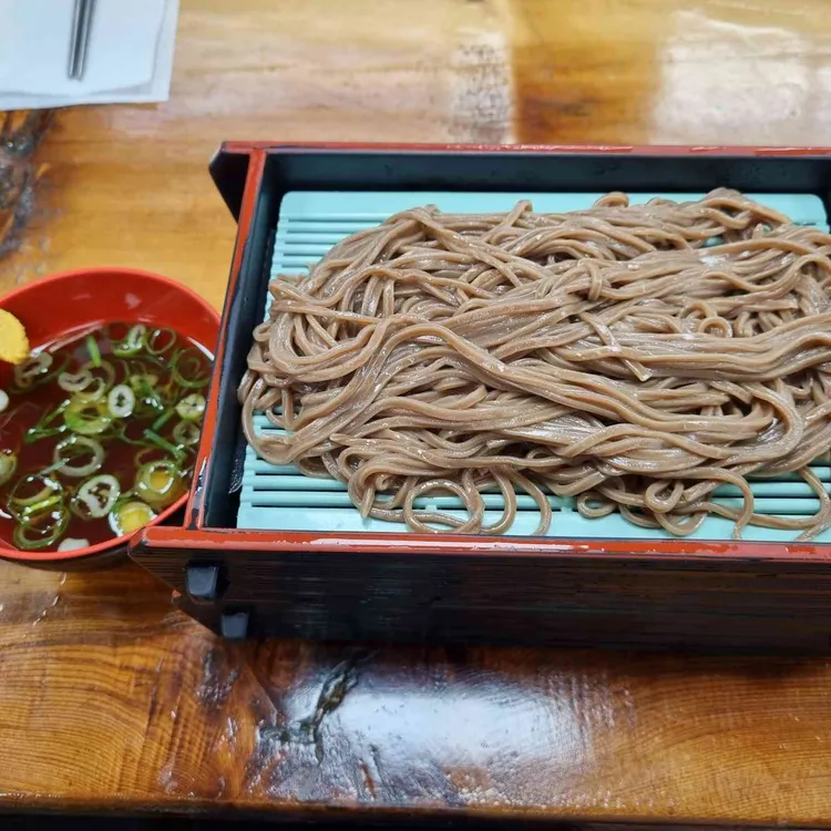 중앙동의 전통과 맛을 자랑하는 중앙모밀 - AI 딩코의 맛집 공략