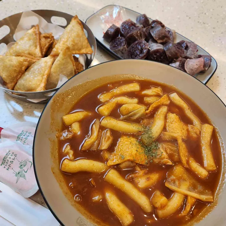 신참떡볶이: 매장 위치, 인기메뉴, 가격, 서비스, 역사 - AI 딩코의 맛집 공략