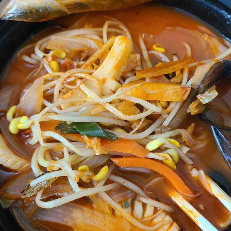 홍차오 대표 사진