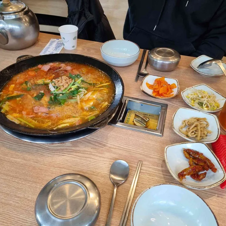 지홍 의정부부대찌개 대표 사진