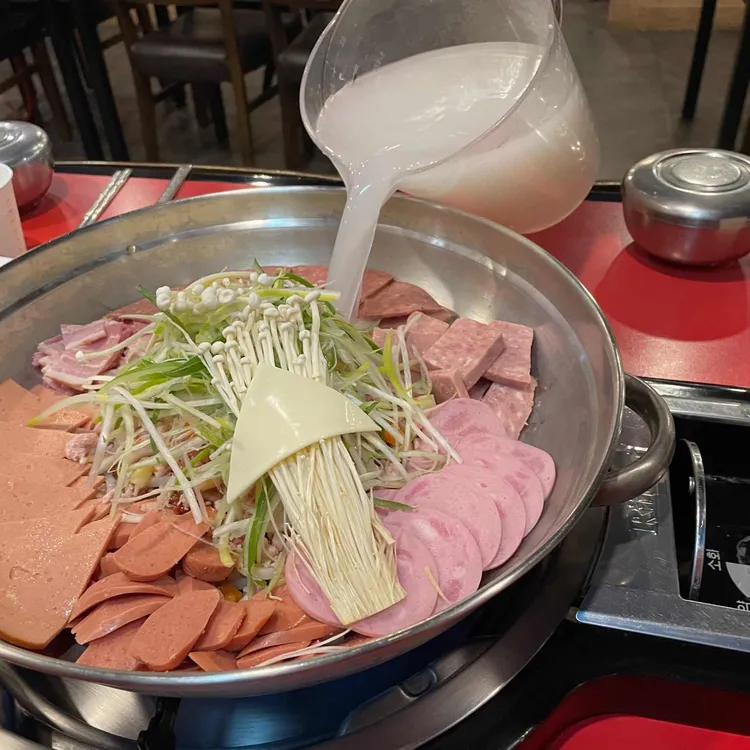 놀부부대찌개&철판구이 대표 사진