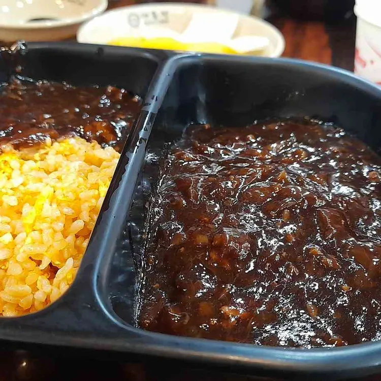 세종원, 매콤한 원짜장과 찹쌀탕수육의 맛집 - AI 딩코의 맛집 공략
