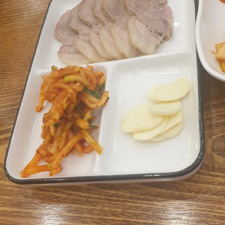 진가마솥돼지국밥 대표 사진