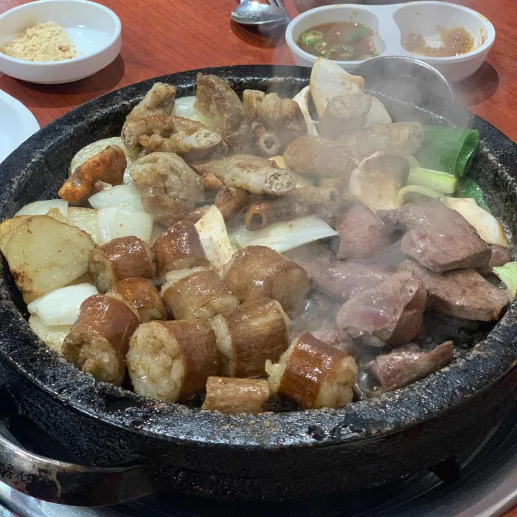 황소고집 돌곱창 대표 사진