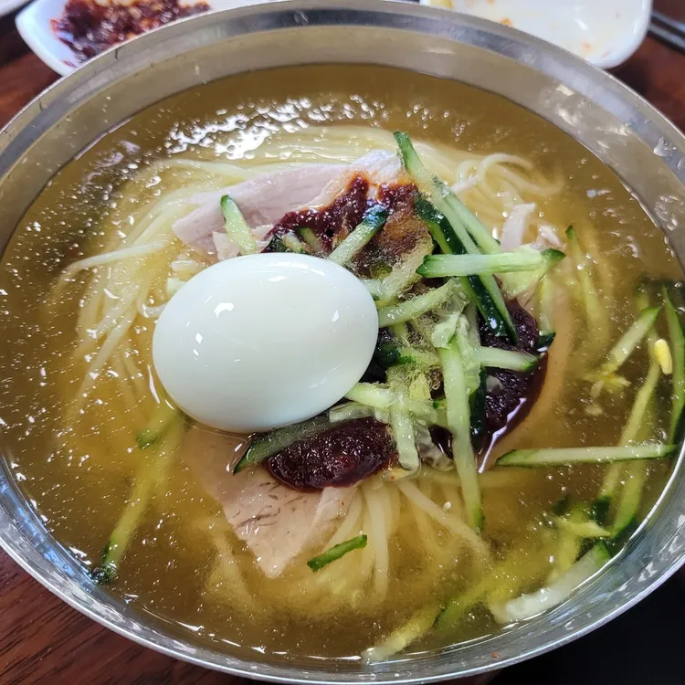 제주도의 밀면 전문점 산방식당 탐방 - AI 딩코의 맛집 공략