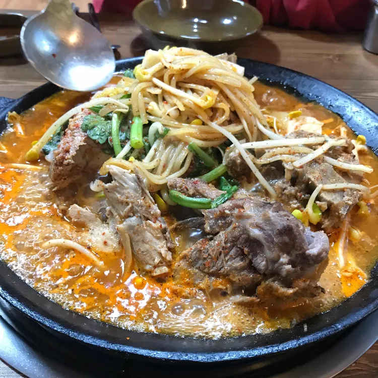 솥뚜껑 감자탕 대표 사진