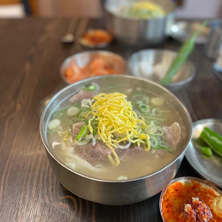 뼈칼국수의 정석, 평이담백 뼈칼국수 맛집! - AI 딩코의 맛집 공략