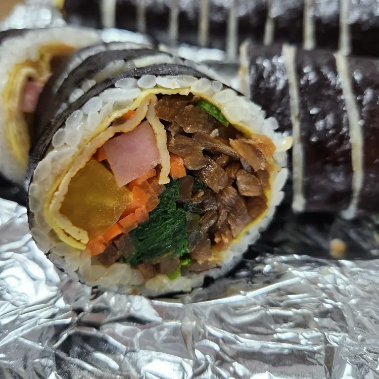 대왕김밥, 가성비 좋은 김밥의 대표주자! - AI 딩코의 맛집 공략