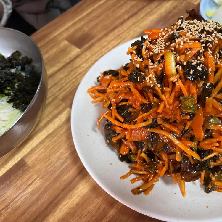 가성비 좋은 현지인 맛집, 아바이회국수 - AI 딩코의 맛집 공략