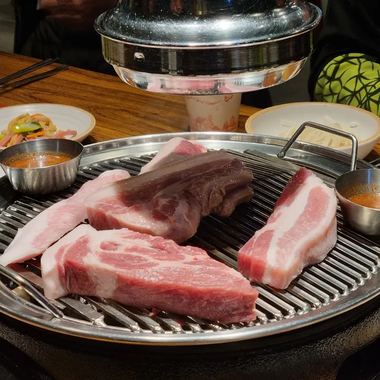 영돈 대표 사진