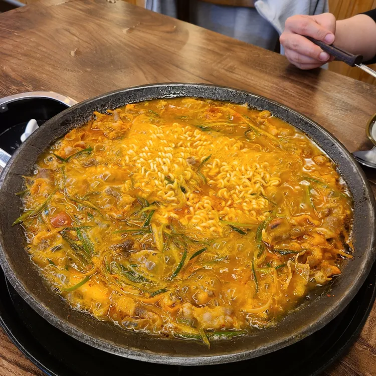 신의주 부대찌개 대표 사진