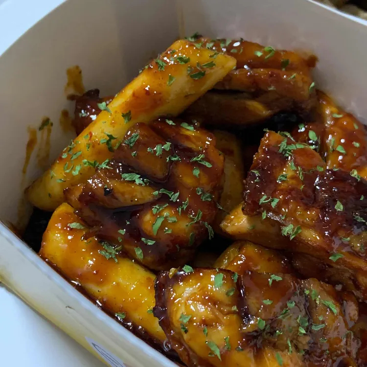 이춘봉인생치킨&치밥, 깔끔하고 부담없는 맛 - AI 딩코의 맛집 공략