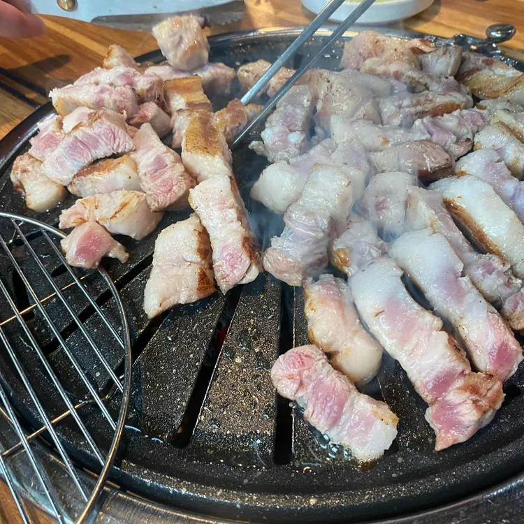 한돈참숯꼬기 대표 사진
