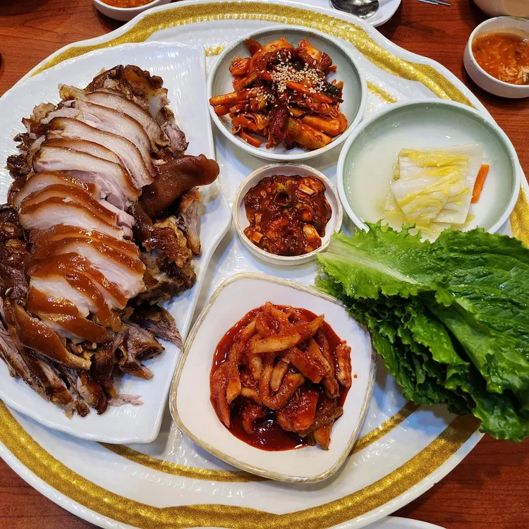 백년족발보쌈 대표 사진
