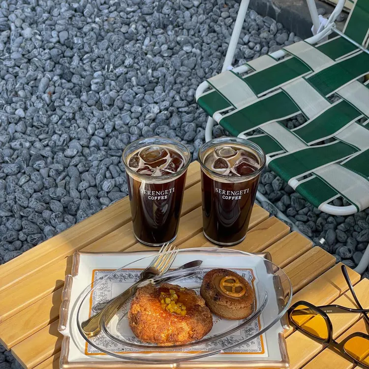 강원 속초 인스타감성 카페 세렝게티커피 - AI 딩코의 맛집 공략