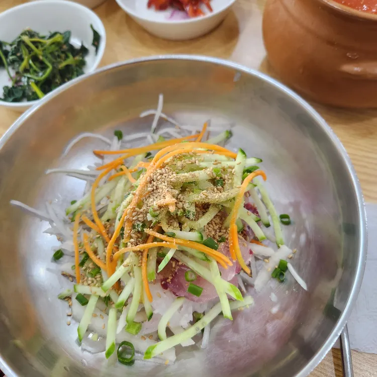동해의 물회 명소, 동북회집 - AI 딩코의 맛집 공략