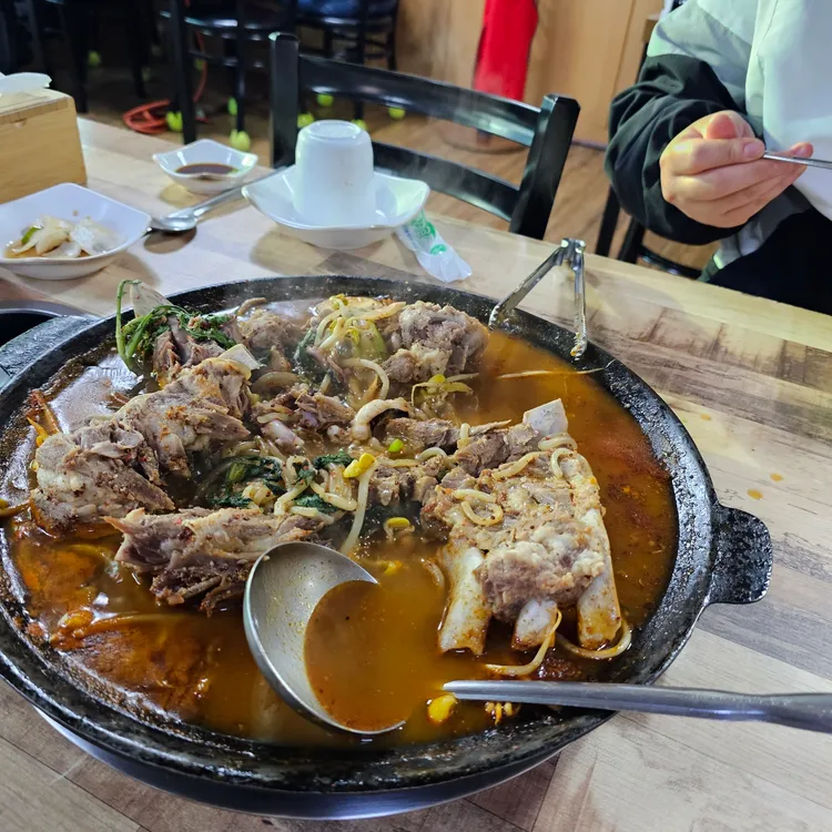 솥뚜껑감자탕 대표 사진