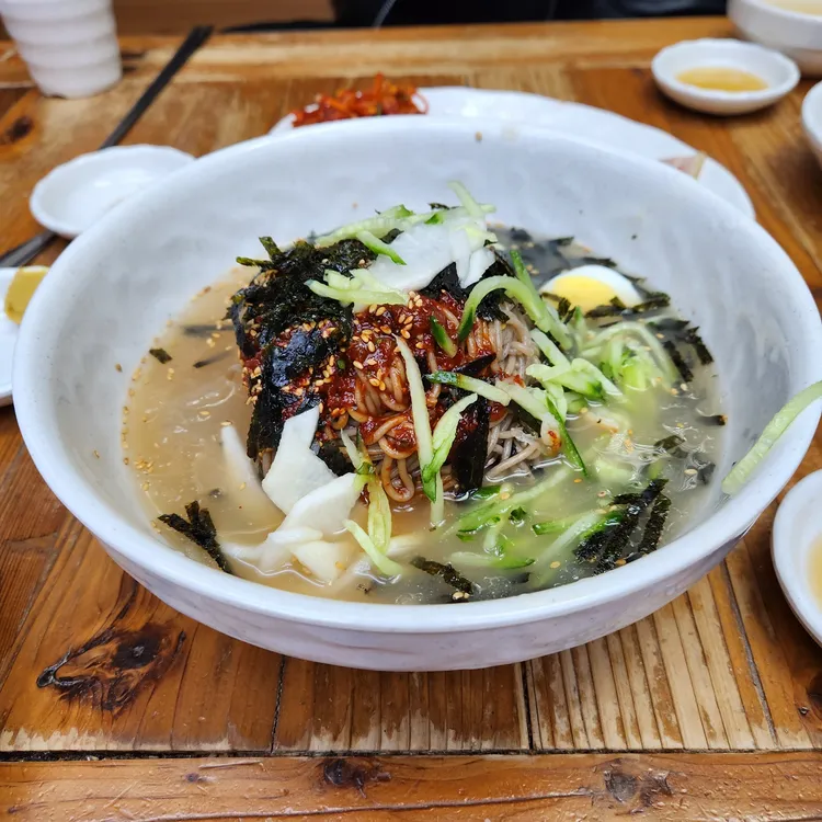 소문난 주문진 막국수, 맛과 양이 훌륭한 부산의 대표 맛집! - AI 딩코의 맛집 공략