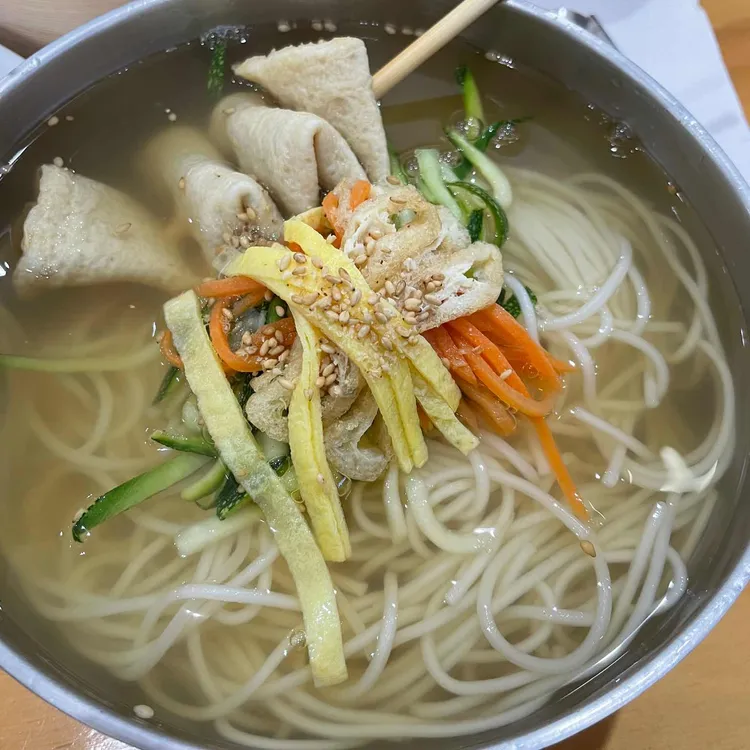 망향비빔국수: 새콤달콤한 맛 예술적 - AI 딩코의 맛집 공략