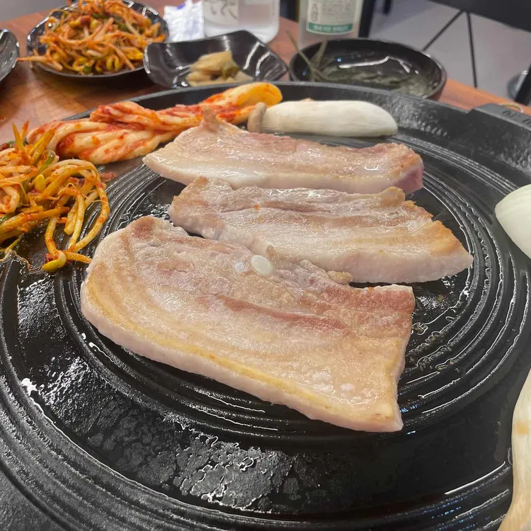초롱꽃솥뚜껑삼겹살 대표 사진