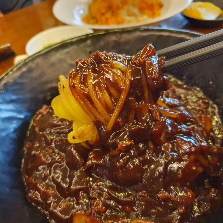 메이탄 대표 사진