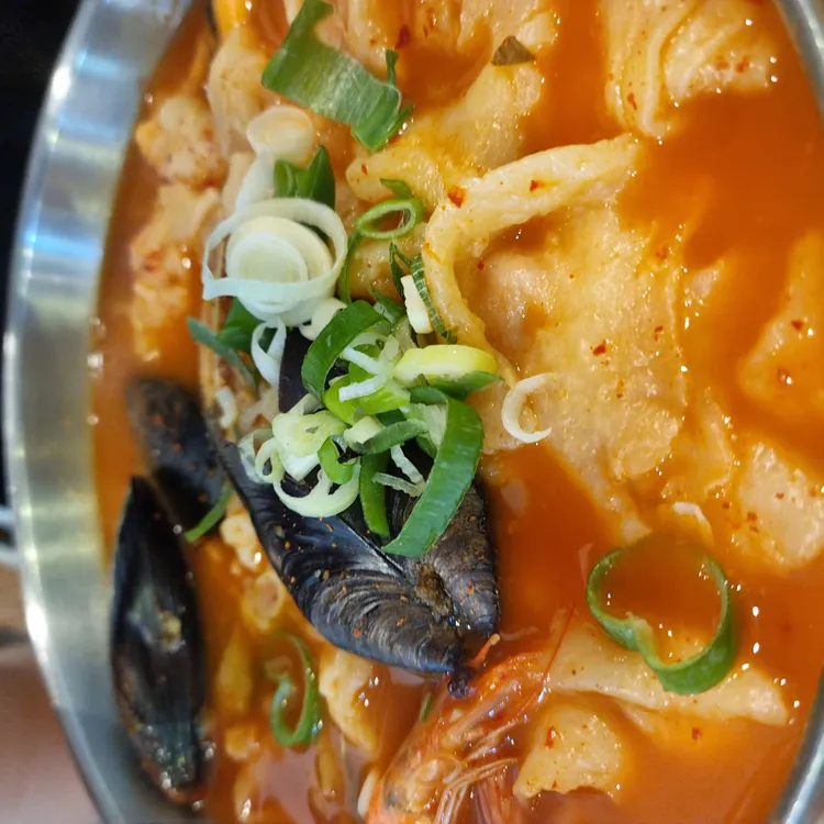 얼큰수제비해물칼국수 대표 사진