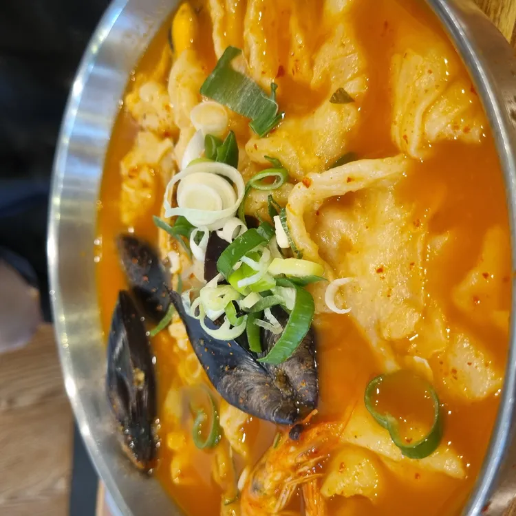 얼큰수제비해물칼국수 대표 사진