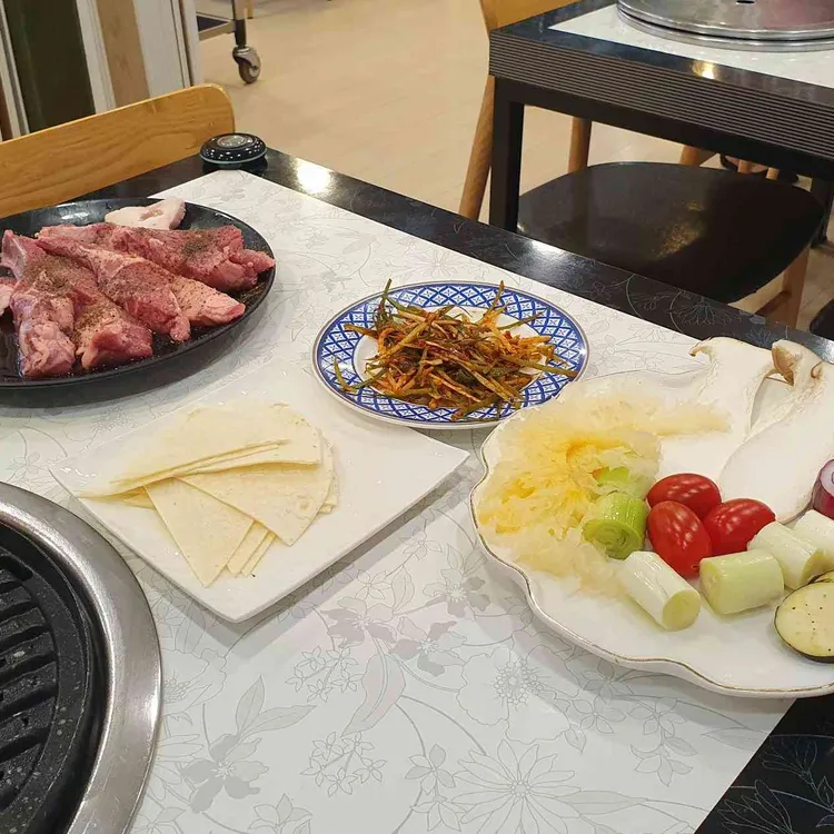 포만숯불꺼먹돼지&양고기 대표 사진