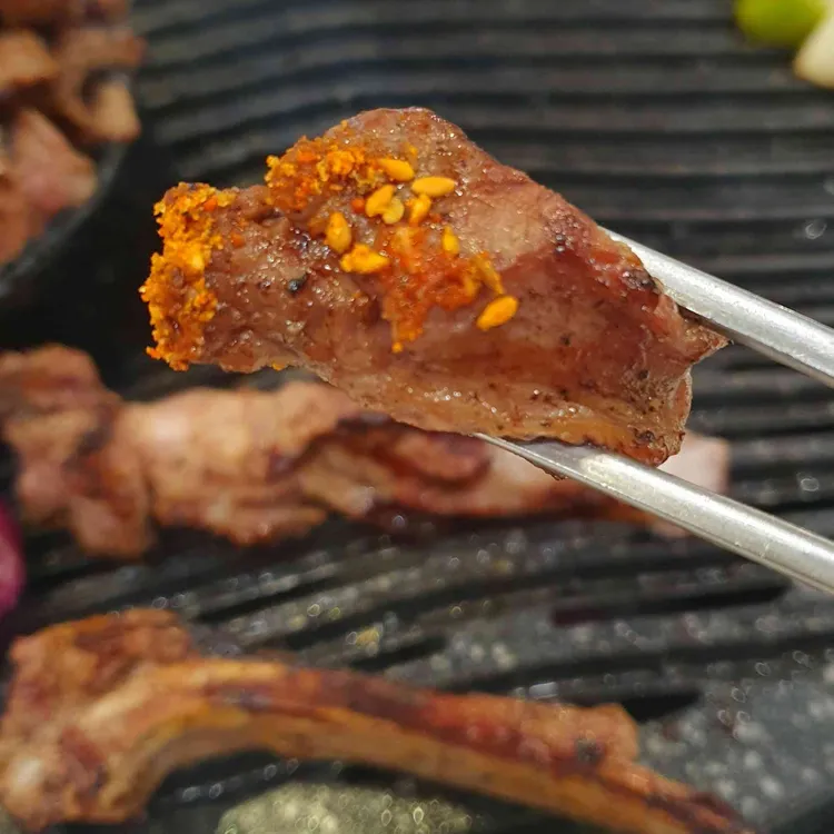 포만숯불꺼먹돼지&양고기 대표 사진